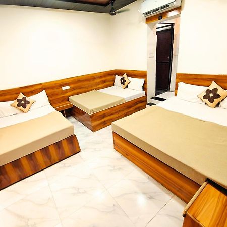 Hotel Om Palace Уджайн Екстериор снимка