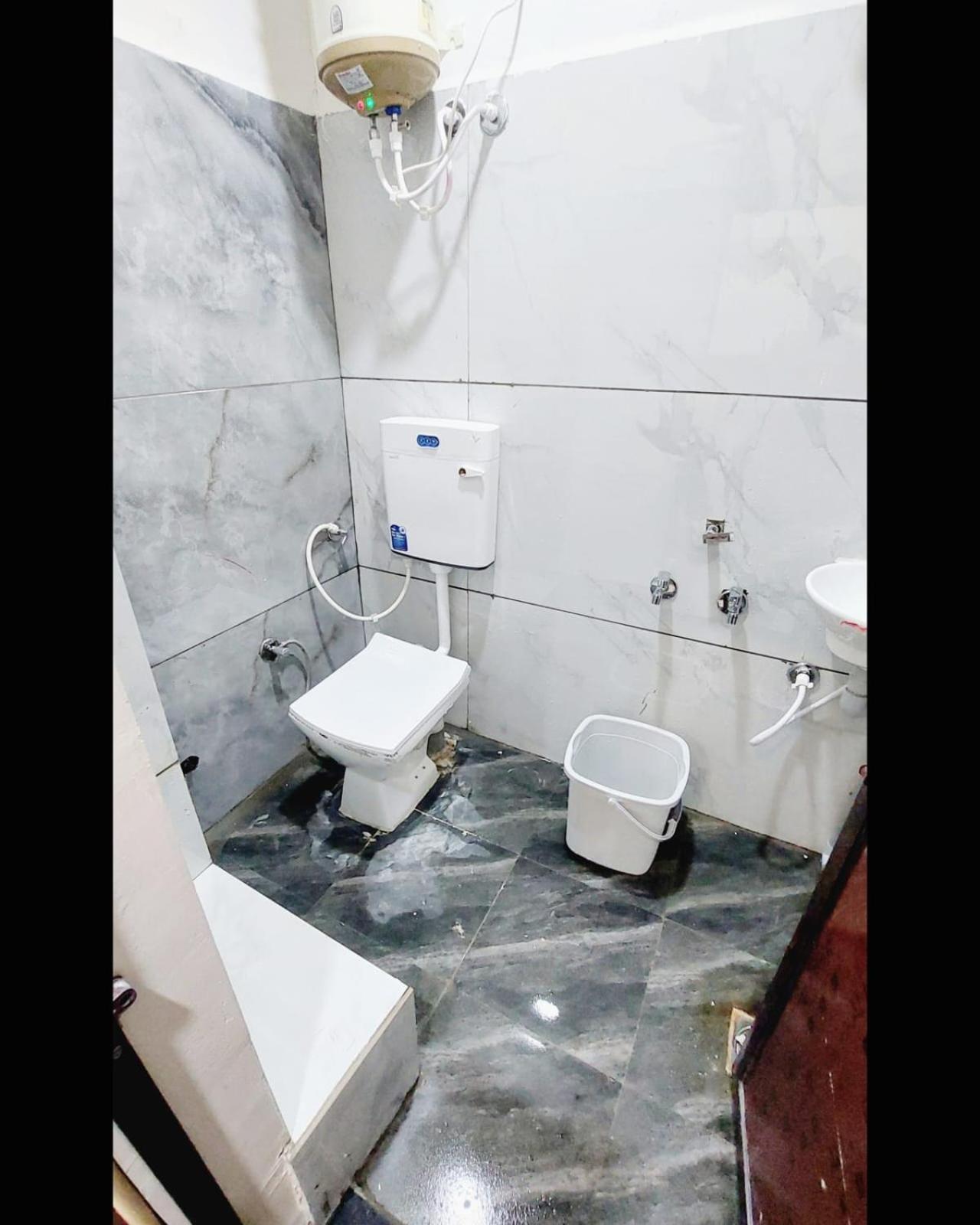Hotel Om Palace Уджайн Екстериор снимка