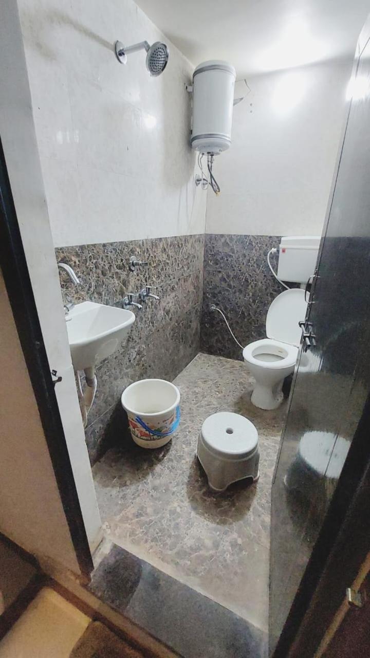 Hotel Om Palace Уджайн Екстериор снимка